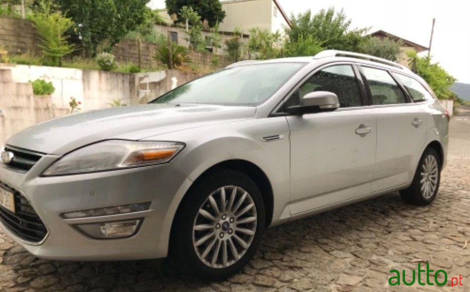 2012' Ford Mondeo Sw photo #2