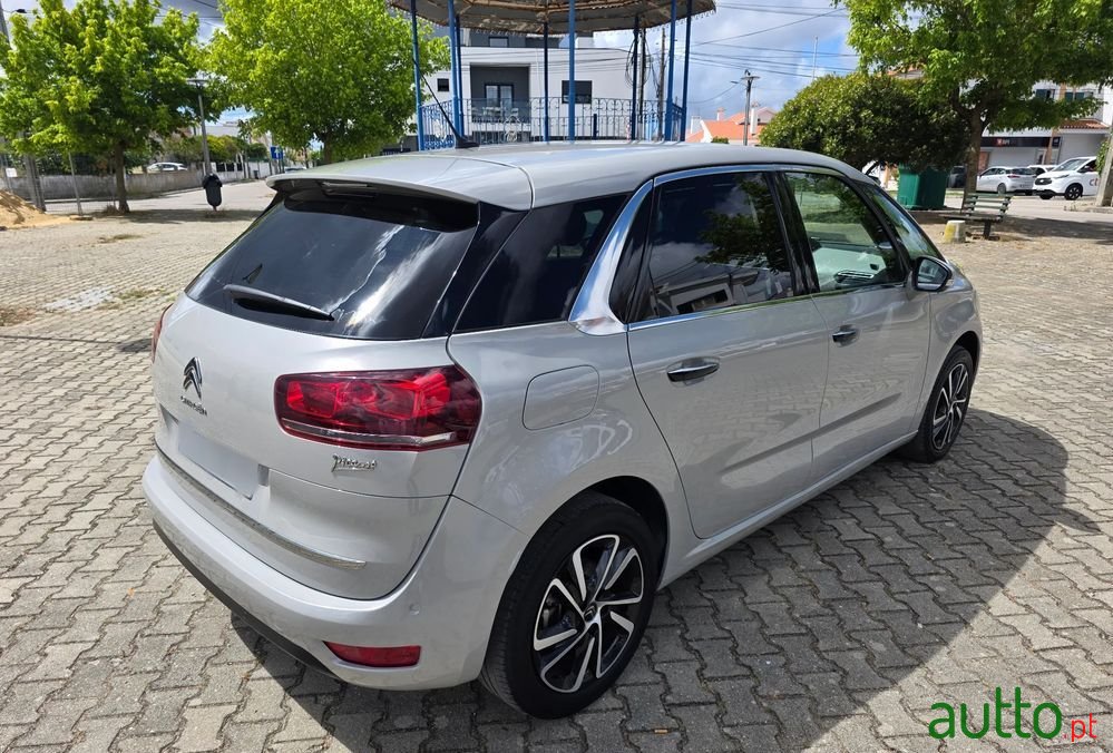 2017' Citroen C4 Picasso photo #4