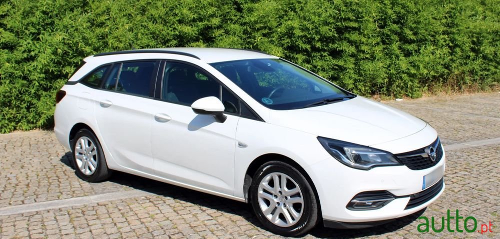 2020' Opel Astra Sports Tourer photo #2