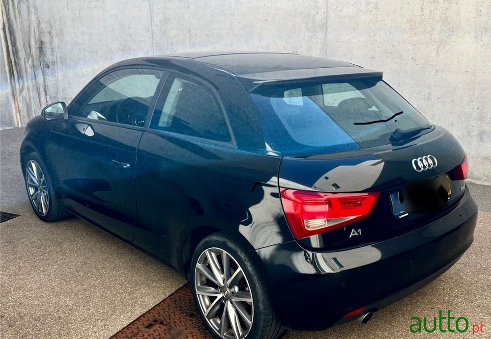 2011' Audi A1 1.6 Tdi Sport photo #3