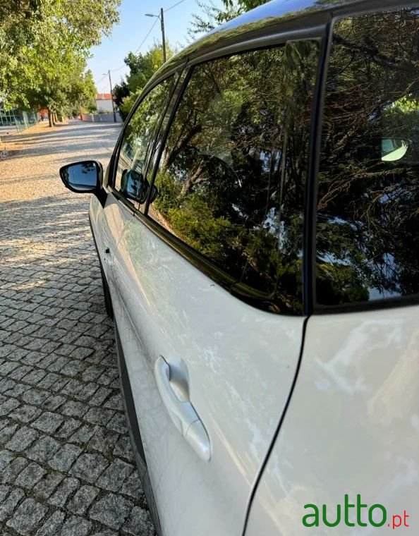 2018' Renault Captur photo #5