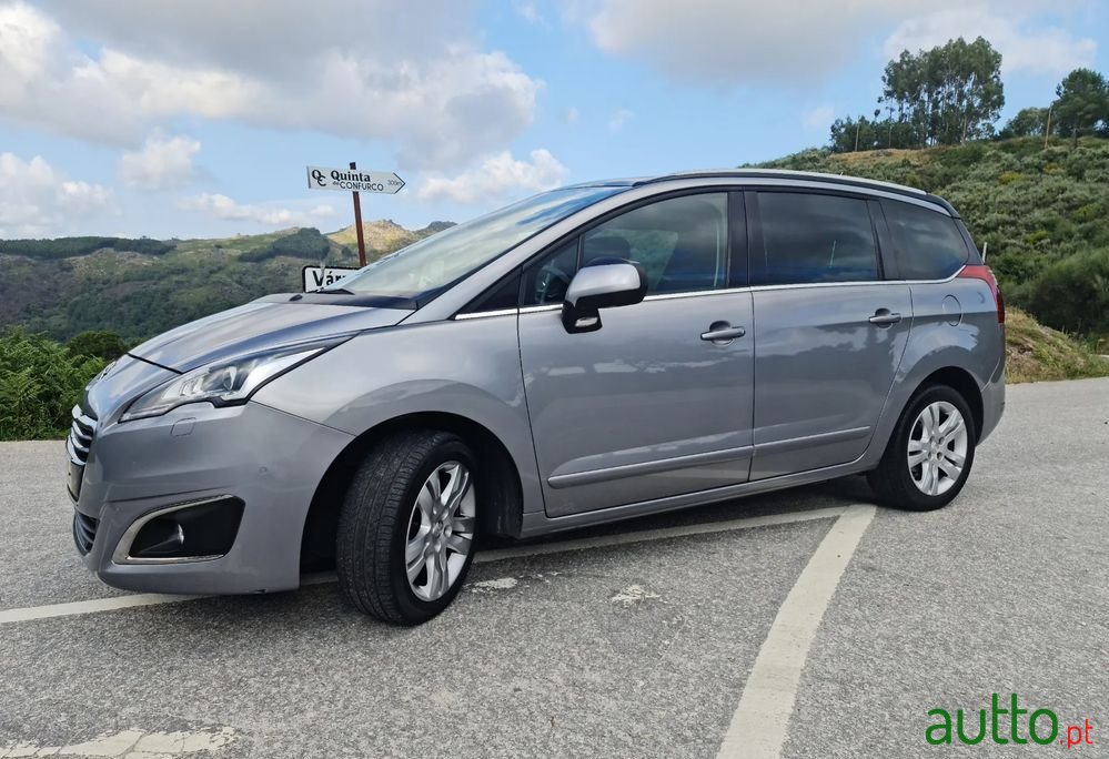 2015' Peugeot 5008 photo #3