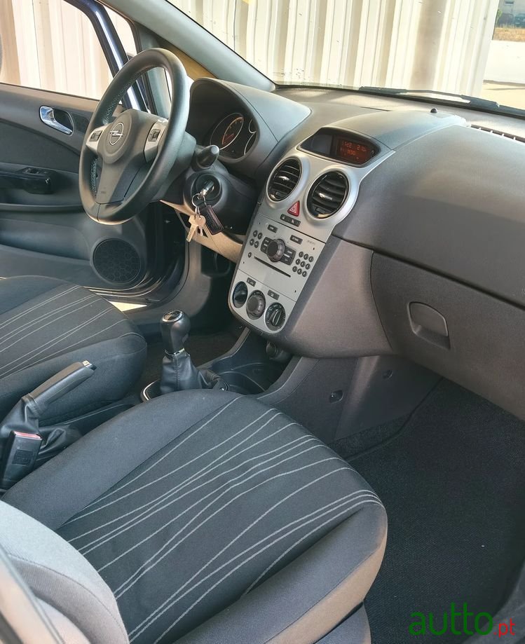 2010' Opel Corsa 1.2 Cosmo photo #2