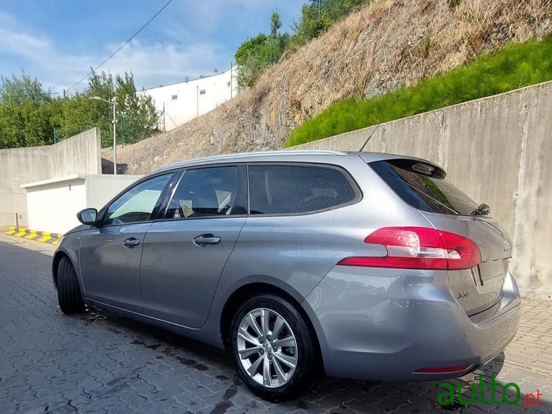 2018' Peugeot 308 Sw photo #2