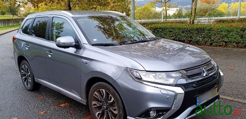 2018' Mitsubishi Outlander photo #4