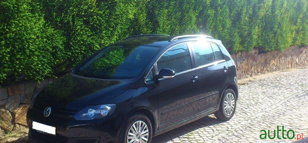 2010' Volkswagen Golf Plus photo #3