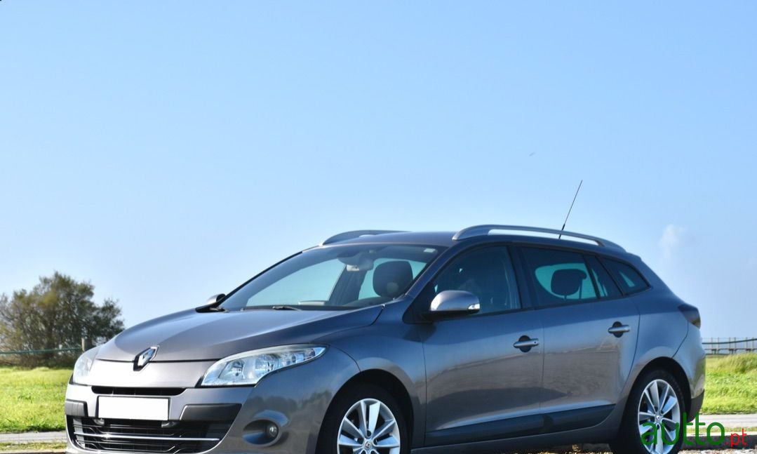 2010' Renault Megane Sport Tourer photo #4