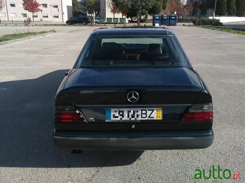 1993' Mercedes-Benz E 250 photo #1