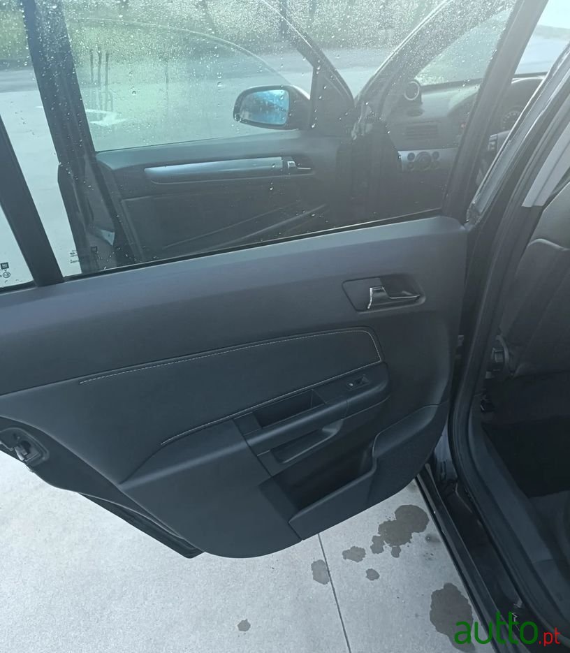 2007' Opel Astra Caravan photo #6