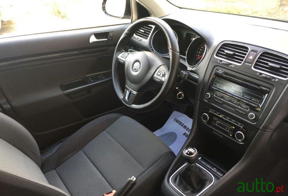 2012' Volkswagen Golf Variant photo #3