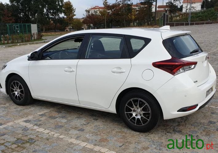 2016' Toyota Auris photo #3