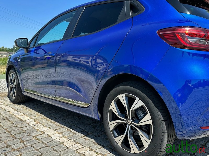 2021' Renault Clio photo #3