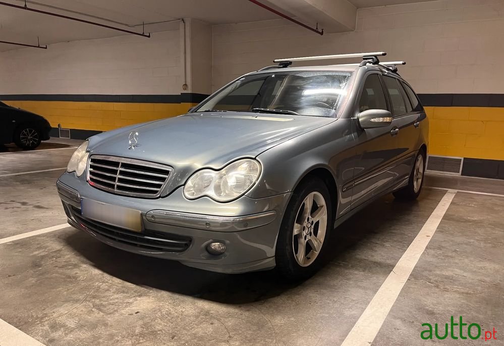 2005' Mercedes-Benz Classe C photo #1
