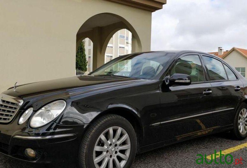 2007' Mercedes-Benz E-220 Elegance photo #2