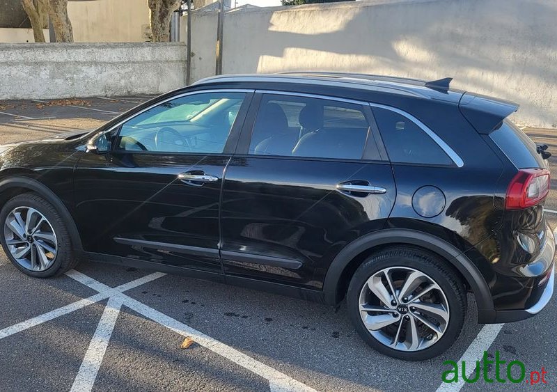 2018' Kia Niro photo #5