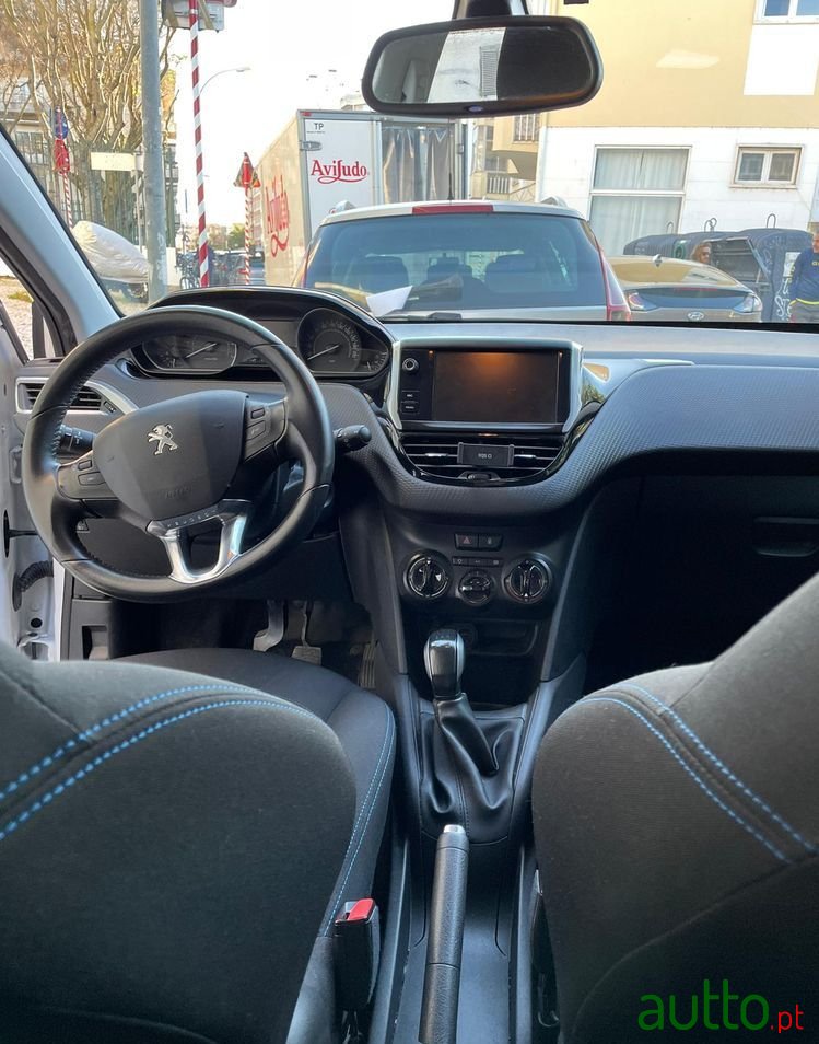 2017' Peugeot 208 photo #4