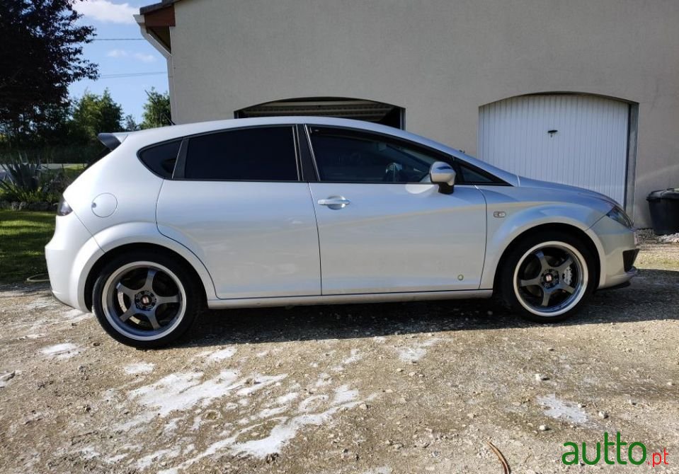 2012' SEAT Leon photo #3