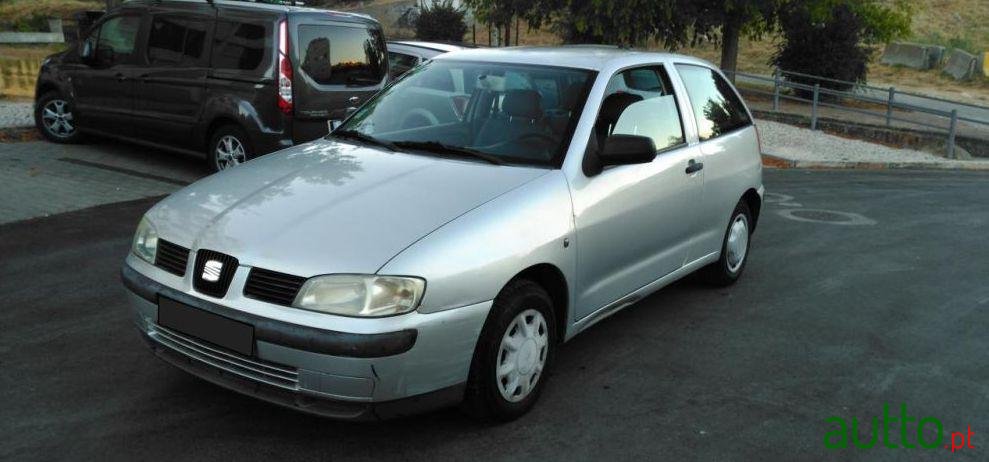 2001' SEAT Ibiza photo #2