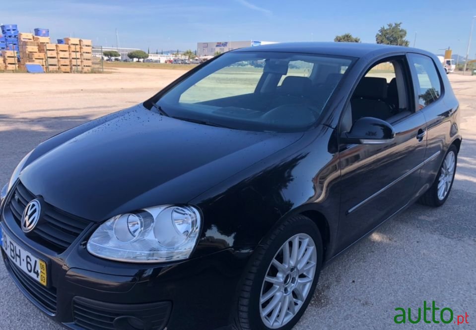 2005' Volkswagen Golf photo #3