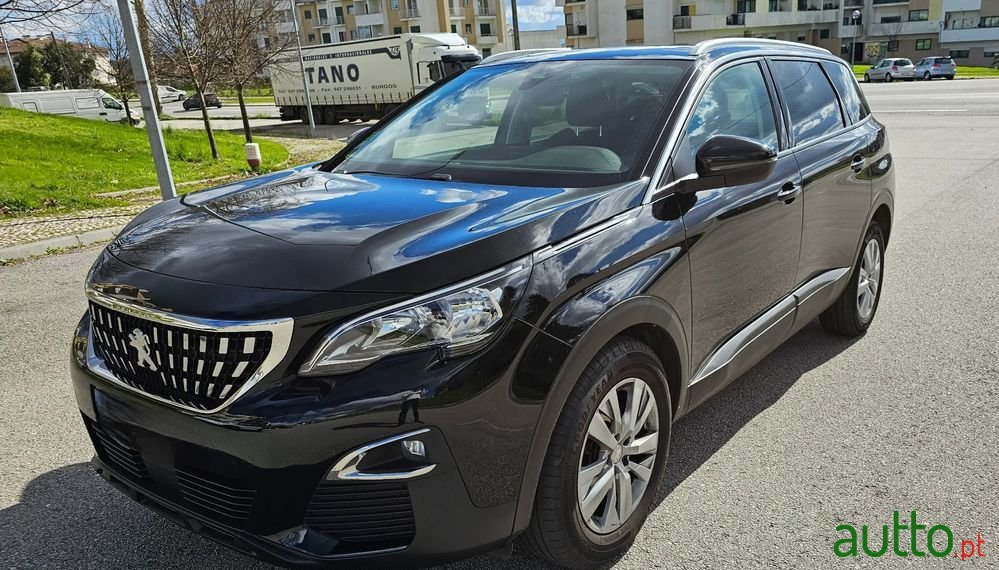 2020' Peugeot 5008 photo #1