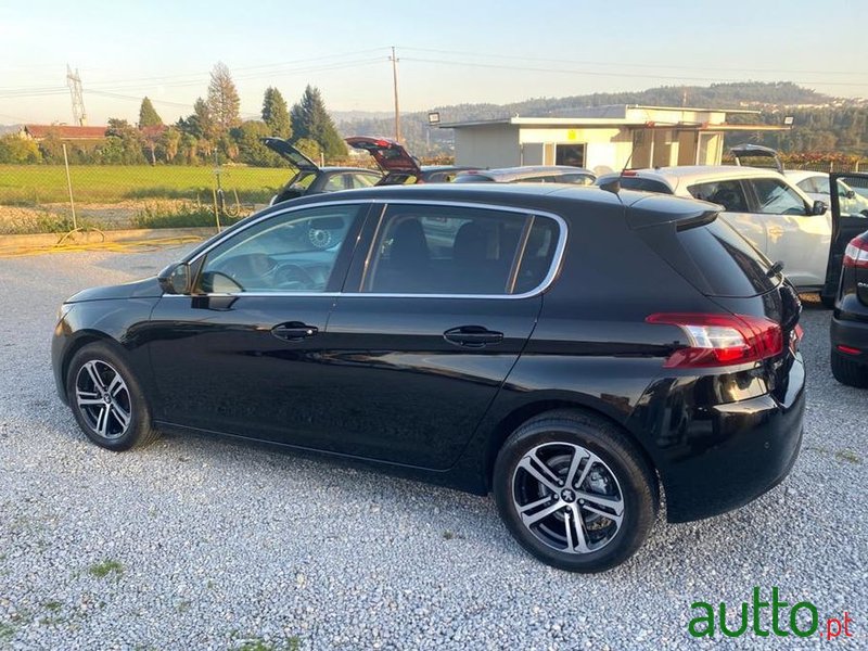 2015' Peugeot 308 photo #6