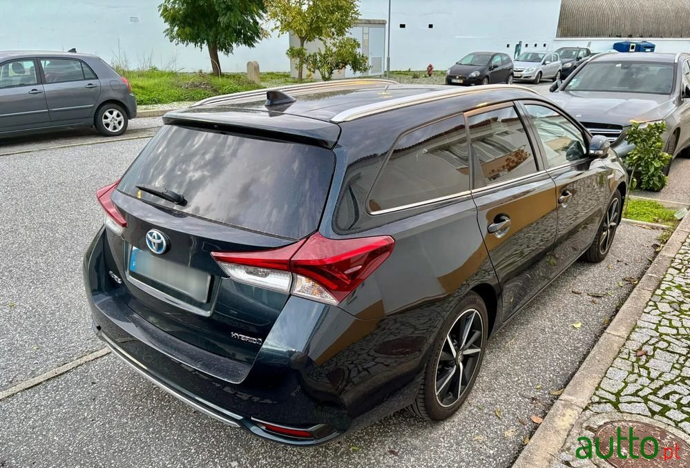 2017' Toyota Auris Touring Sports photo #4