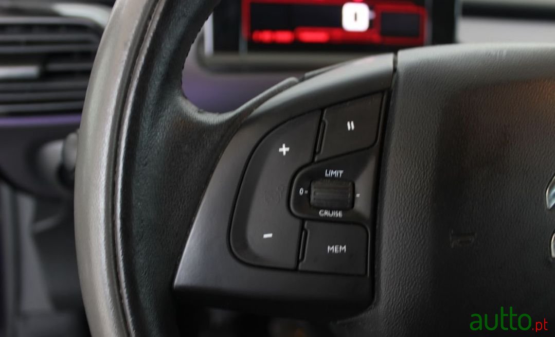 2015' Citroen C4 Cactus photo #4