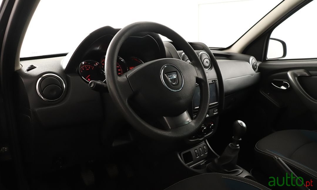 2015' Dacia Duster photo #4