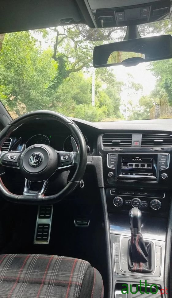 2013' Volkswagen Golf photo #6