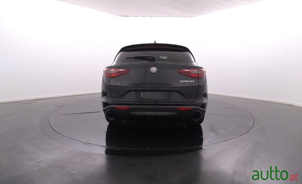2022' Alfa Romeo Stelvio photo #6