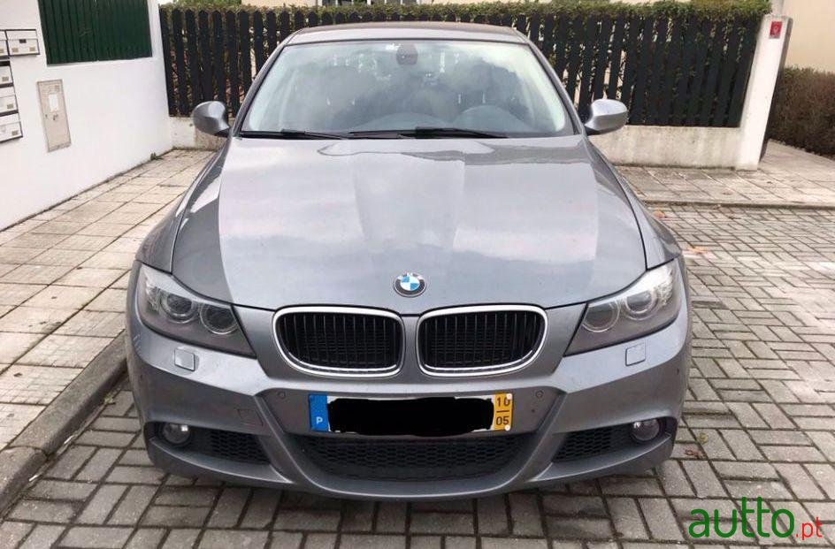 2010' BMW 320 Pack M 163Cv photo #1