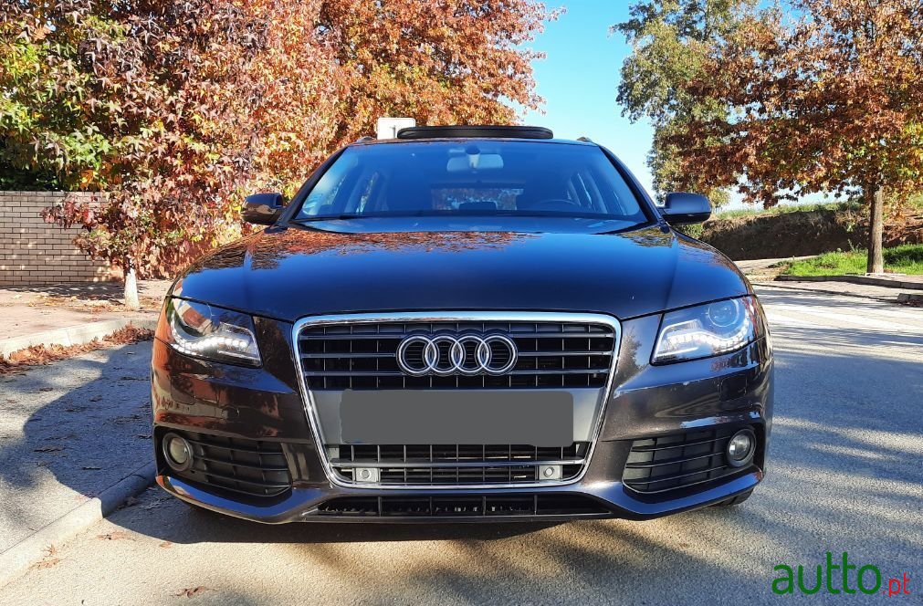 2010' Audi A4 Avant photo #2