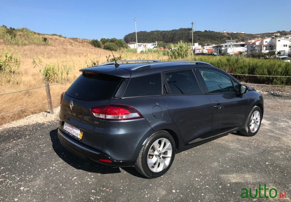 2017' Renault Clio Sport Tourer photo #4