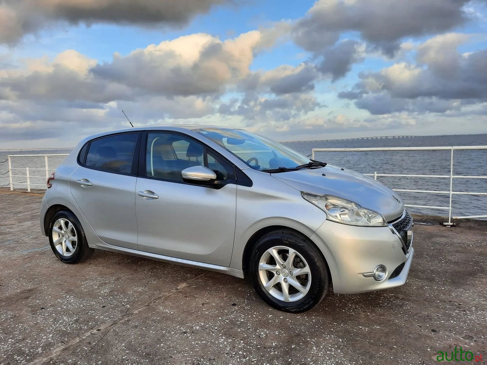 2014' Peugeot 208 photo #6