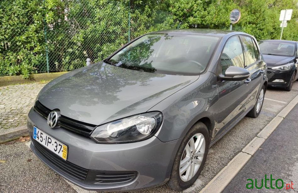 2009' Volkswagen Golf photo #4