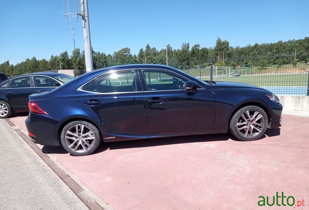2017' Lexus Is 300H Executive photo #2