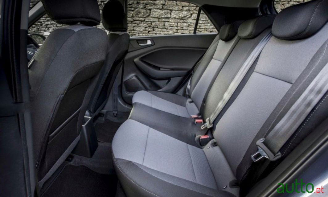 2016' Hyundai i20 Active photo #4