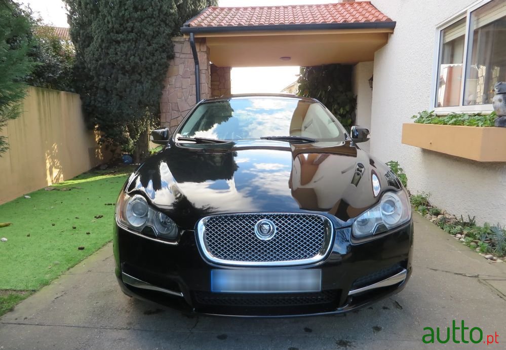 2009' Jaguar XF photo #2