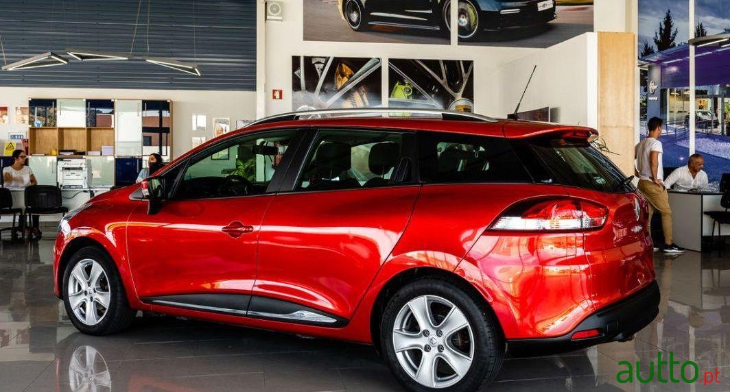 2015' Renault Clio Sport Tourer photo #3