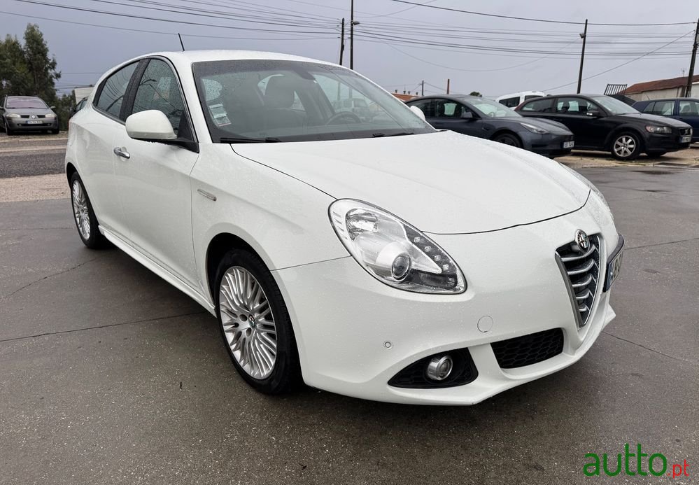 2016' Alfa Romeo Giulietta 1.6 Jtdm photo #2