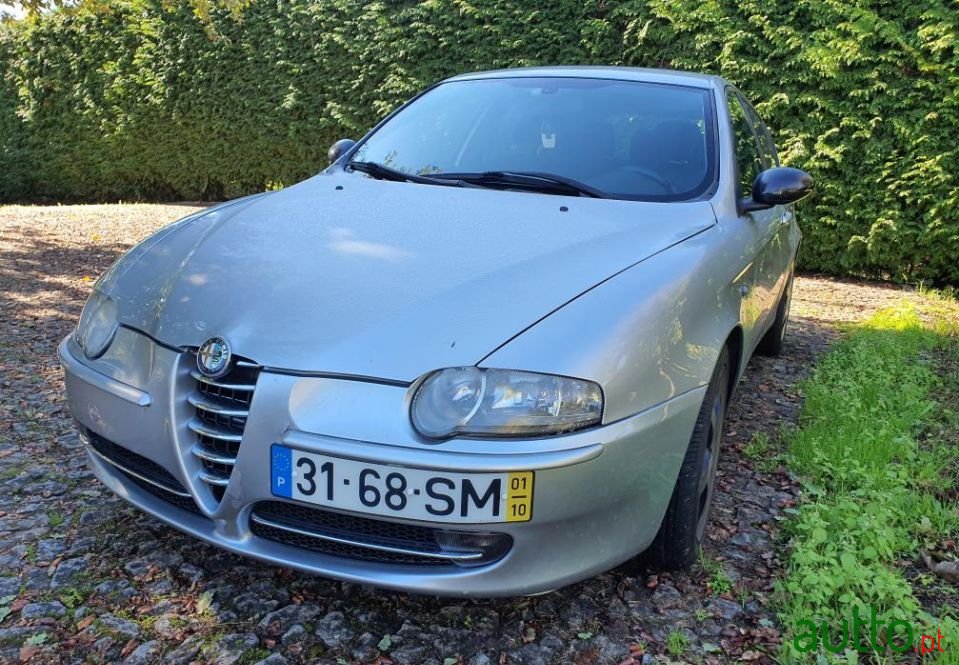 2001' Alfa Romeo 147 photo #1