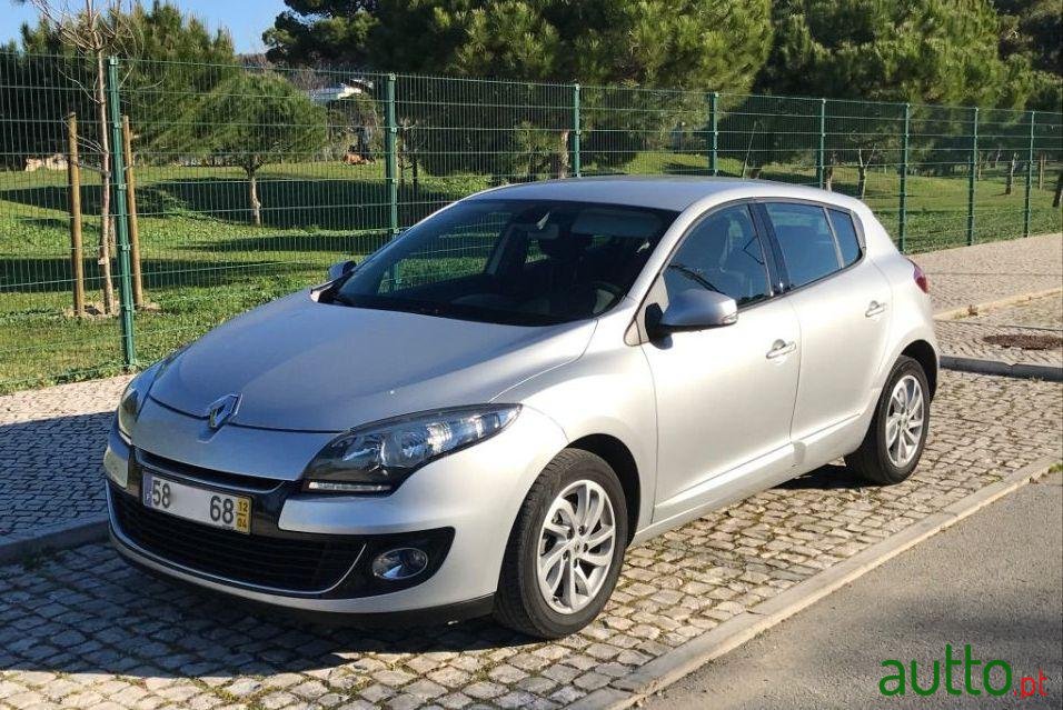 2012' Renault Megane photo #1