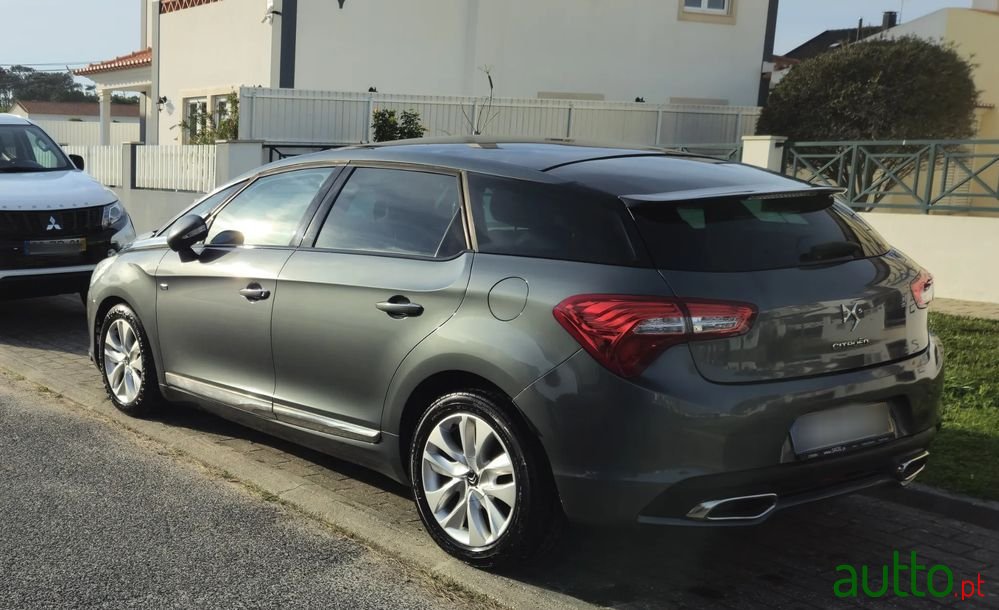 2013' Citroen DS5 photo #3