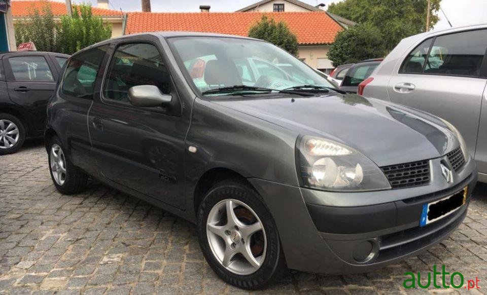 2003' Renault Clio photo #2