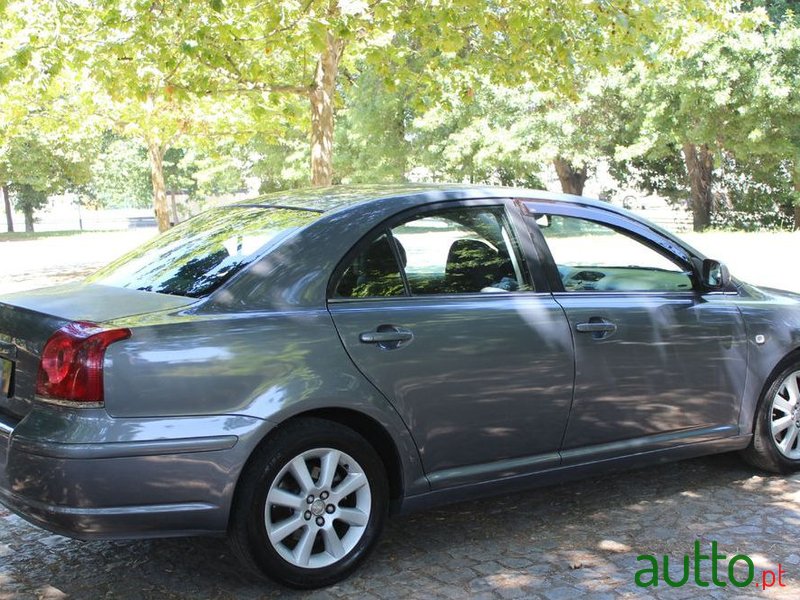 2003' Toyota Avensis photo #2