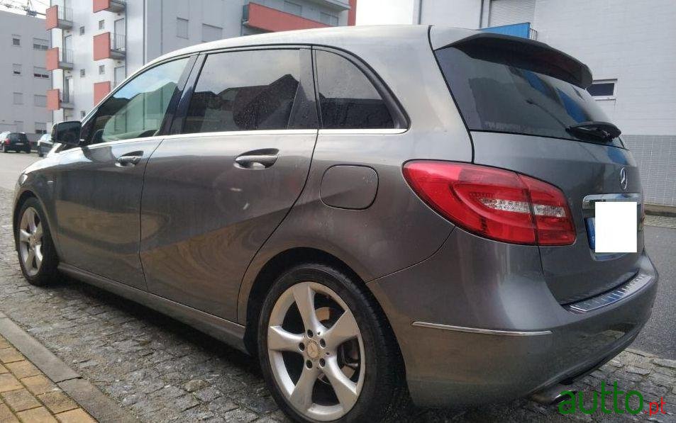 2012' Mercedes-Benz B-180 photo #4