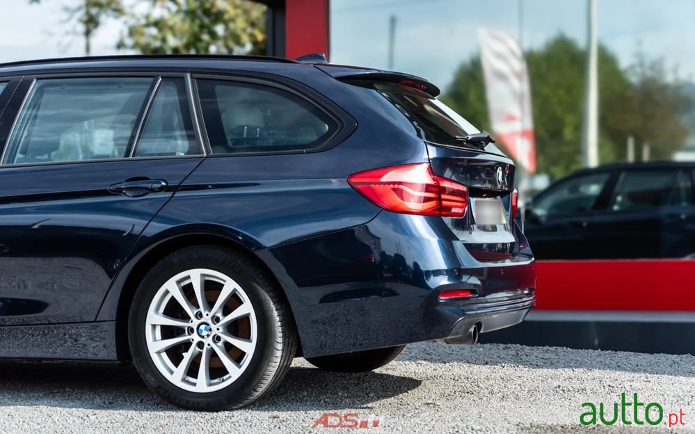 2016' BMW Série 3 D Touring Line Sport photo #6