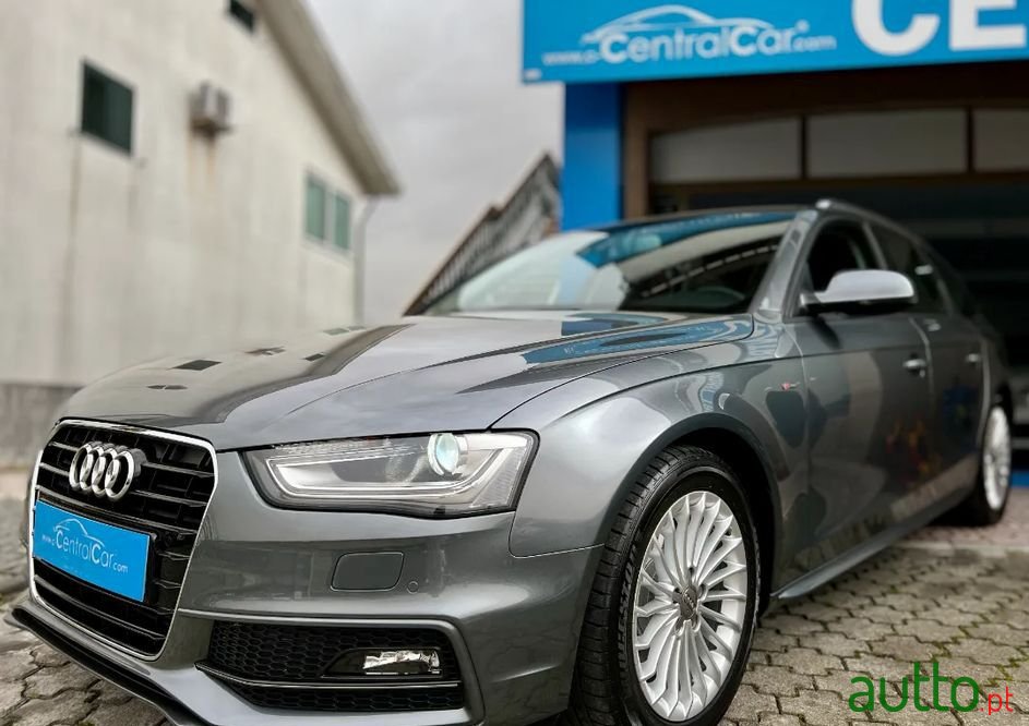 2014' Audi A4 Avant photo #2