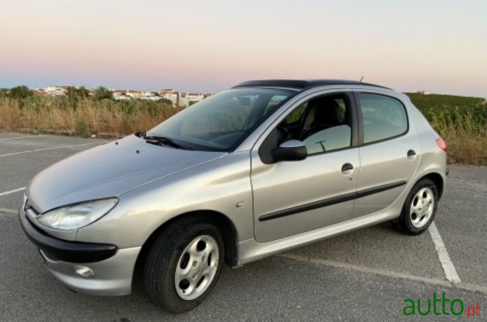 2000' Peugeot 206 photo #2