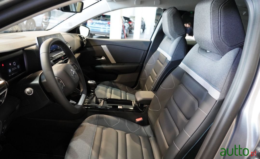 2022' Citroen C4 photo #4